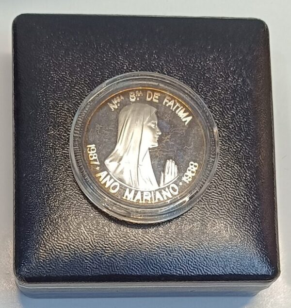 Medalha em prata. N. S. de Fátima. Ano Mariano