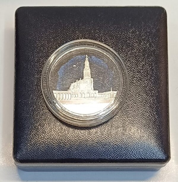 Medalha em prata. N. S. de Fátima. Ano Mariano - Image 2